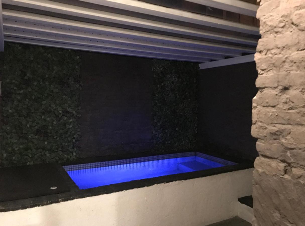 Pequeno Alojamiento Con Mini Piscina - No Climatizada 瓦伦西亚 外观 照片