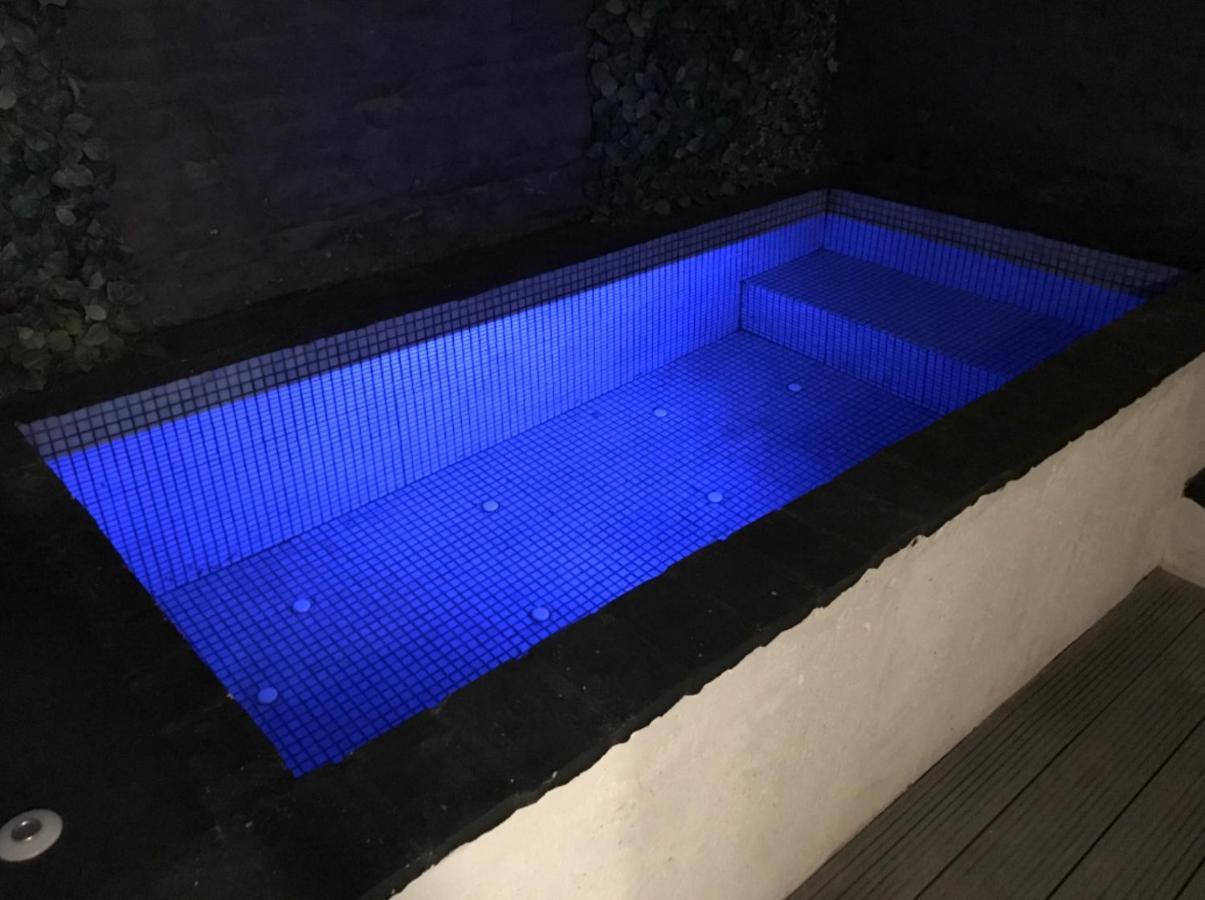 Pequeno Alojamiento Con Mini Piscina - No Climatizada 瓦伦西亚 外观 照片