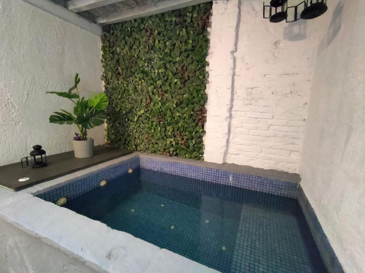 Pequeno Alojamiento Con Mini Piscina - No Climatizada 瓦伦西亚 外观 照片