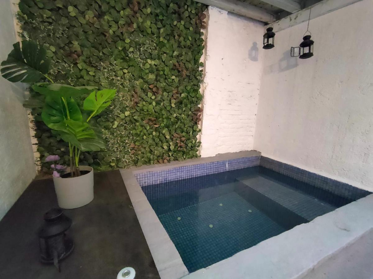 Pequeno Alojamiento Con Mini Piscina - No Climatizada 瓦伦西亚 外观 照片